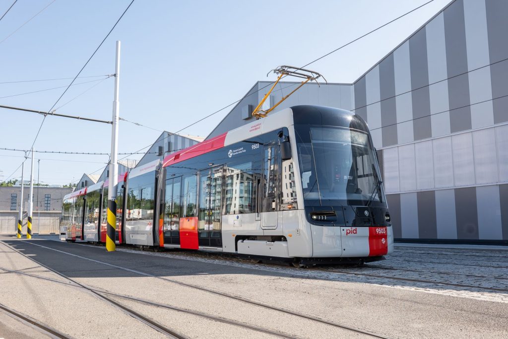 Tramvajové vozidlo koncepce pět článků tři trakční podvozky pro chemnitz